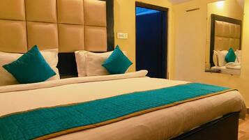 Camera familiare | Una scrivania, postazione laptop, Wi-Fi gratuito