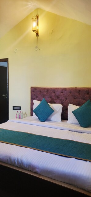 Camera familiare | Una scrivania, postazione laptop, Wi-Fi gratuito