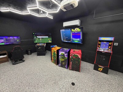 Grand River Estate IndoorPool/Swim Pond/25 Acres