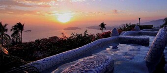 Luxury vacation villa Las Brisas, 8 Bedrooms, 18+persons, butlers, gourmet chef