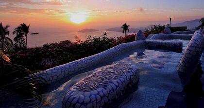 Luxury vacation villa Las Brisas, 8 Bedrooms, 18+persons, butlers, gourmet chef