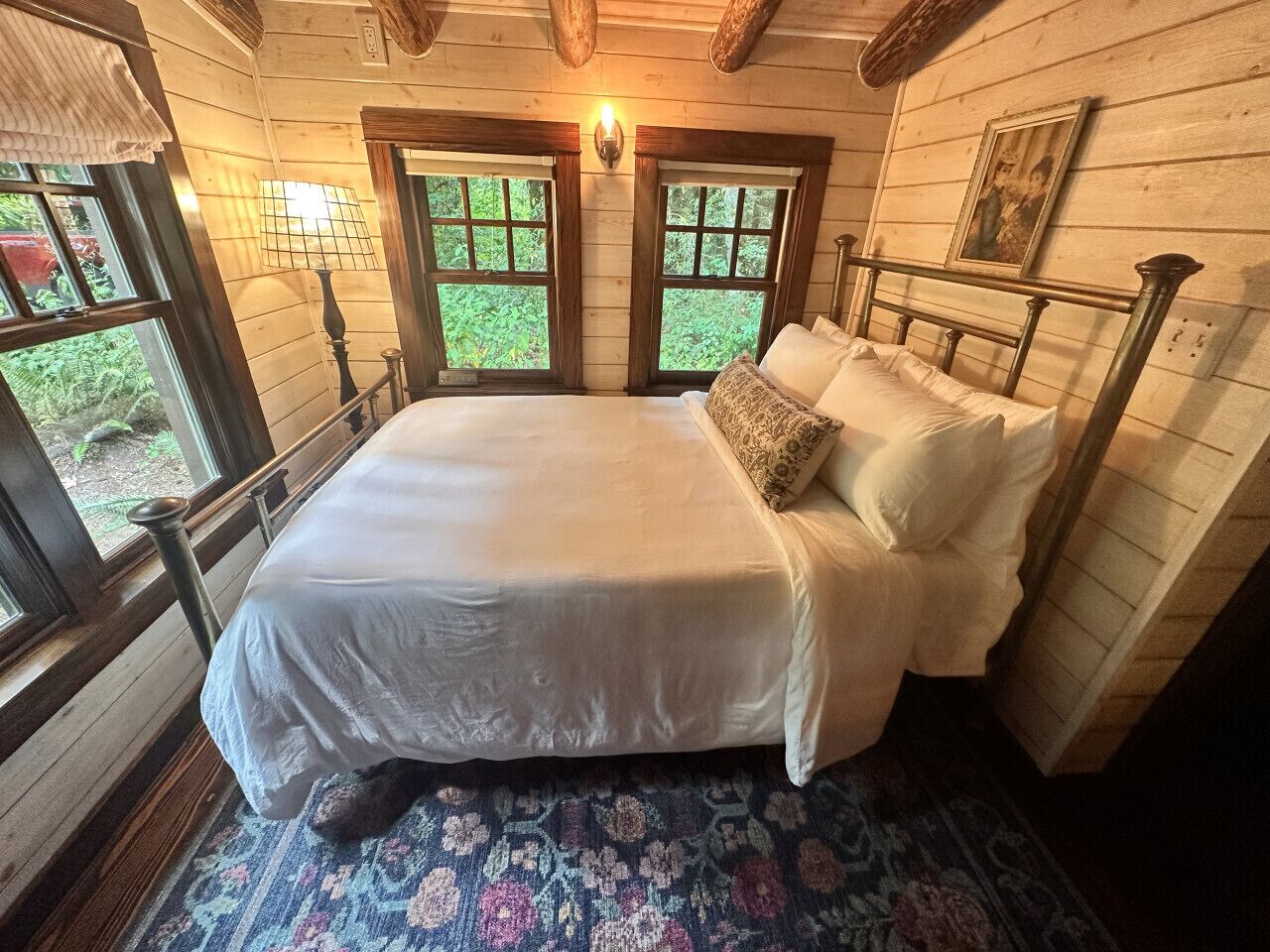 Desk, iron/ironing board, WiFi, bed sheets