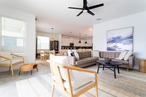 Smart TV, fireplace, books - Resort Pool Retreat • 6BR • EV Charger • Game Room (Davenport)