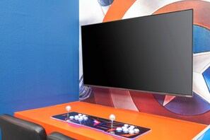 6 slaapkamers, een bureau, een strijkplank/strijkijzer, wifi