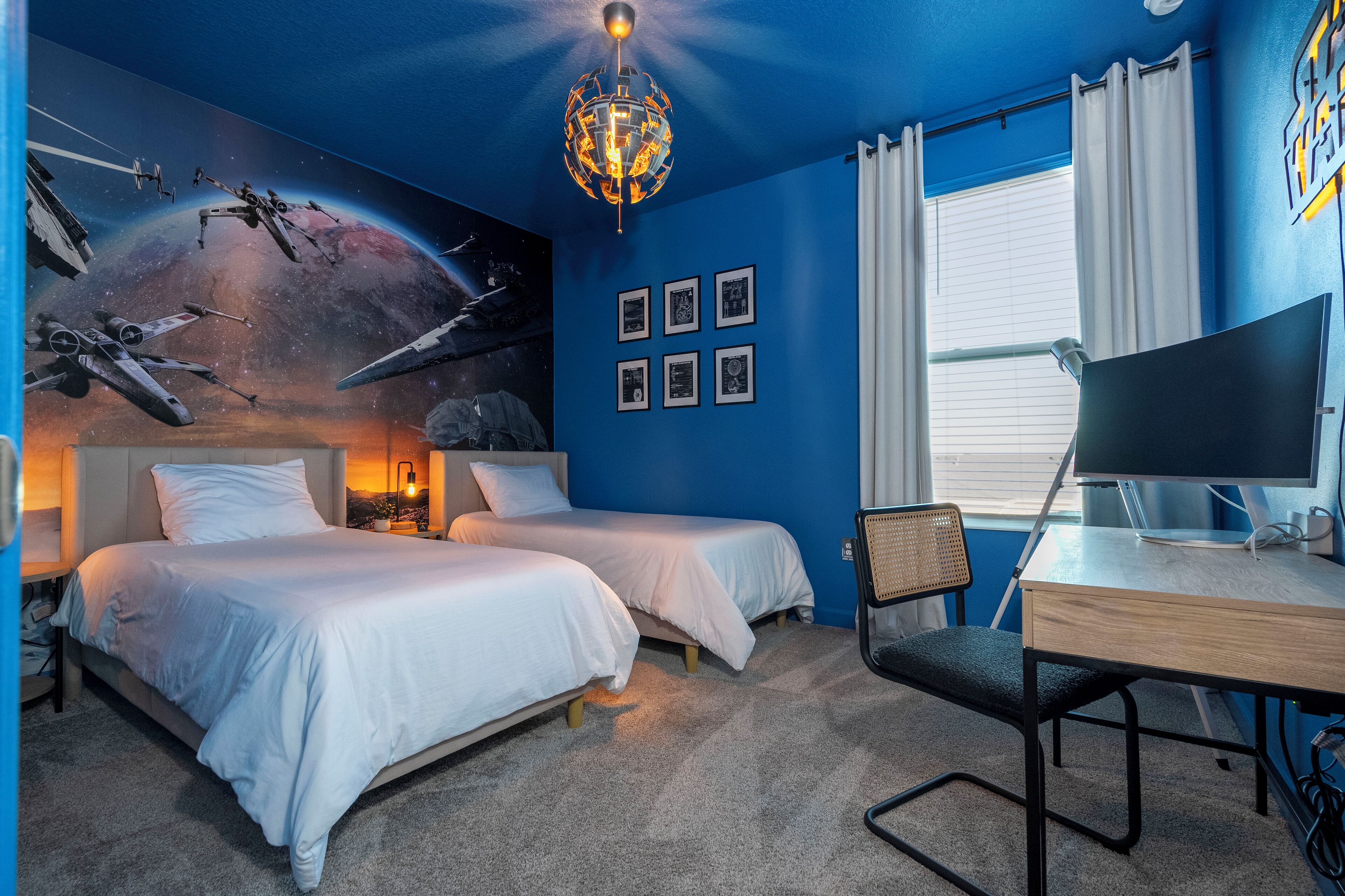 6 bedrooms, desk, iron/ironing board, WiFi