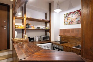 Mikroaaltouuni, uuni, liesi