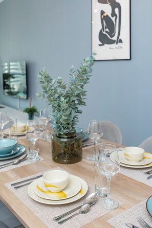 Dining - PVH - Burj Al Nujoom - Chic 2BR (Dubai)