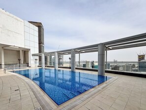 Outdoor pool - PVH - Burj Al Nujoom - Chic 2BR (Dubai)