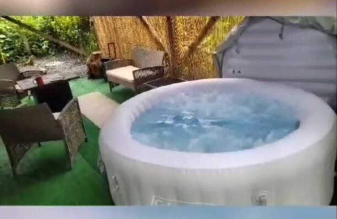 Tina de hidromasaje al aire libre