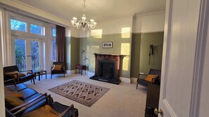 Unclassified image, 3 of 29, button - Spacious Harrow Hill Townhouse with Garden and EV (Greater London)