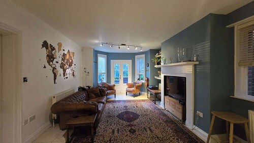 Spacious Harrow Hill Townhouse with Garden and EV
