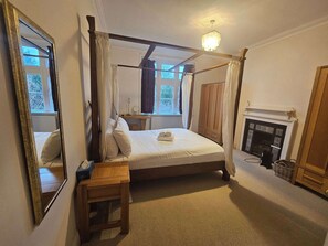 Iron/ironing board, Internet, bed sheets - Spacious Harrow Hill Townhouse with Garden and EV (Greater London)