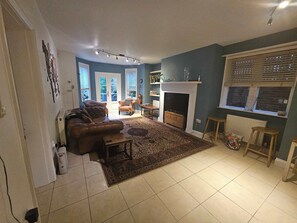 Unclassified image, 5 of 29, button - Spacious Harrow Hill Townhouse with Garden and EV (Greater London)