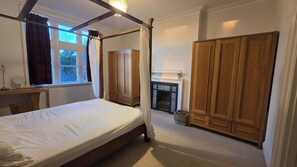 Iron/ironing board, internet, bed sheets