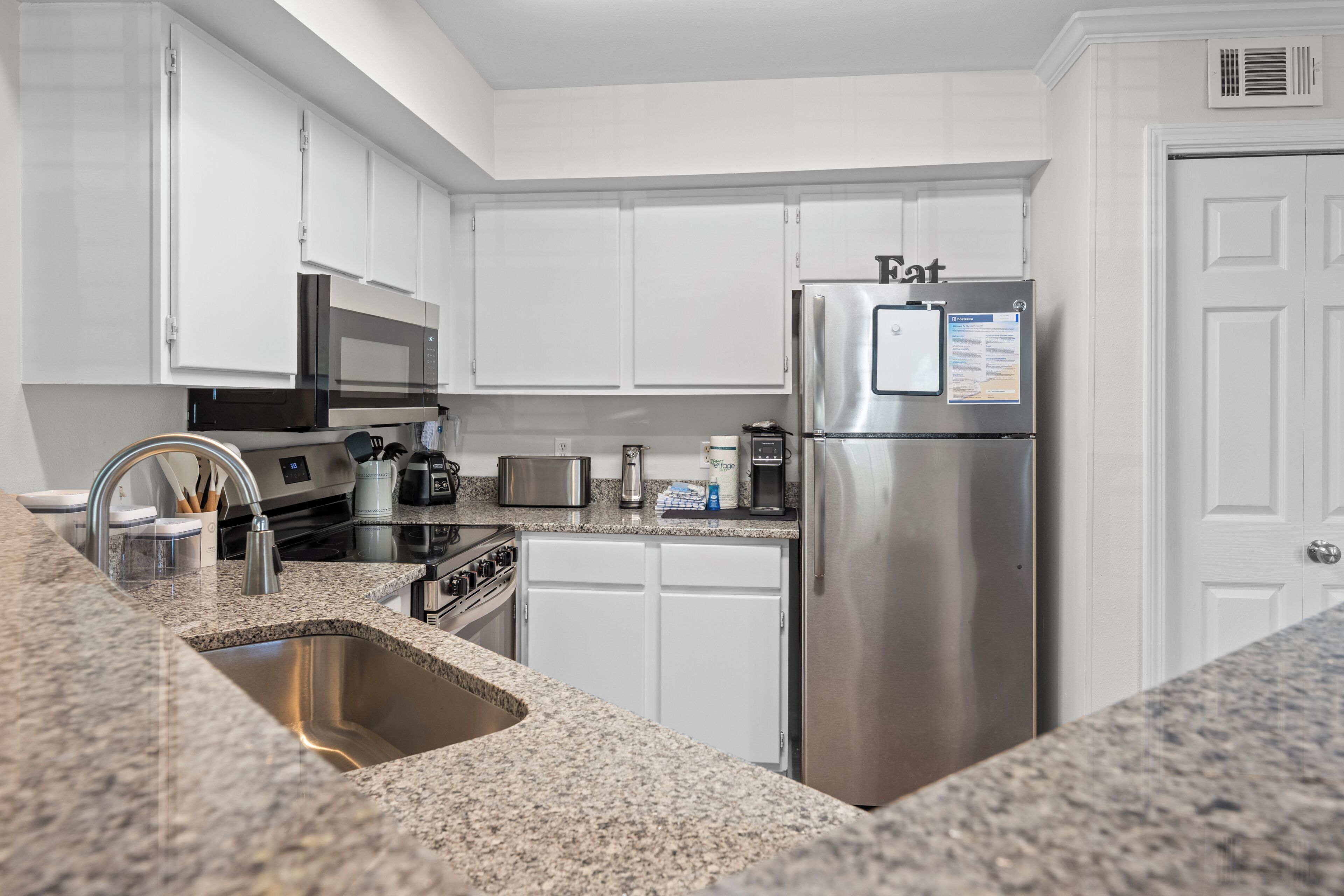 Signature Condo, 2 Bedrooms, Patio, Garden View | Private kitchen | Fridge, microwave, oven, stovetop