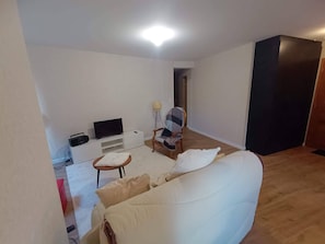Living area - T4 - village center sleeps 6 comfortably (Samoëns)