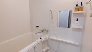 Hårføner, håndklær, såpe og toalettpapir