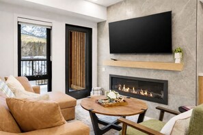 Interior - Charming Mountain Escape1BR w/ Balcony Near Banff (Canmore)