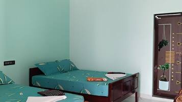 In-room safe, desk, bed sheets