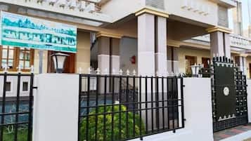 Fachada de la propiedad