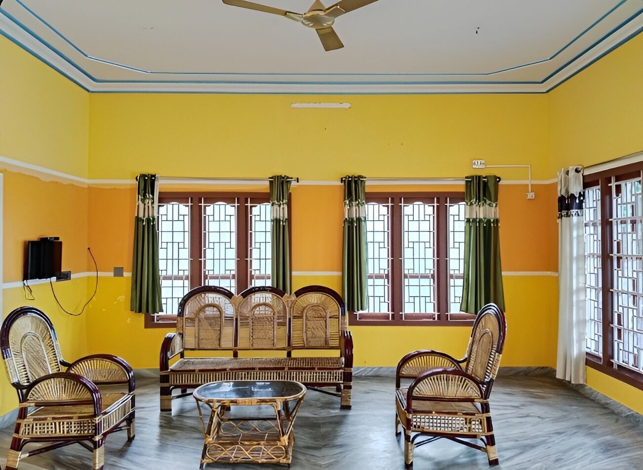 Villa | Living area | Flat-screen TV, streaming services