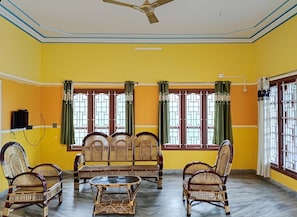 Villa | Living area | Flat-screen TV, streaming services - VLS HOLIDAY HOME (Nagercoil)