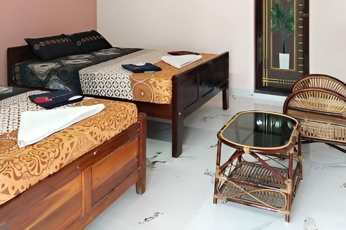 Suite Deluxe | Una cassaforte in camera, una scrivania, lenzuola