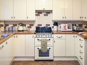 Dishwasher, high chair - Corbetts Lodge Cottage (Swaffham)