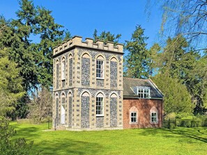 Exterior - 3 bedroom accommodation in High Ash (High Ash)