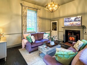 TV, fireplace - 3 bedroom accommodation in High Ash (High Ash)
