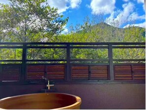 Luxury Suite, 1 Bedroom, Non Smoking, Mountain View