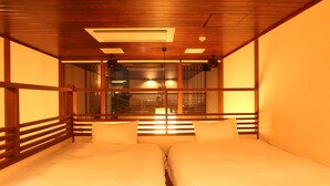 A room with two beds, wooden ceiling, and large windows. - Daido Garden Hotel Yunoyama SPA Resort (Komono)