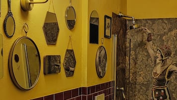 Dusche, Haartrockner, Bidet, Handtücher