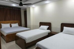 Deluxe Double Room, City View | Soundproofing, iron/ironing board, free WiFi - Lavish Hotel  (Rawalpindi)