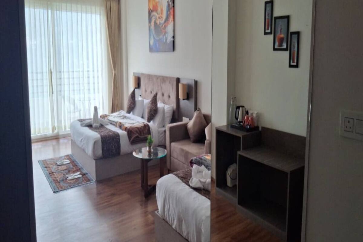 Deluxe Double Room, Hill View | Desk, laptop workspace, free WiFi