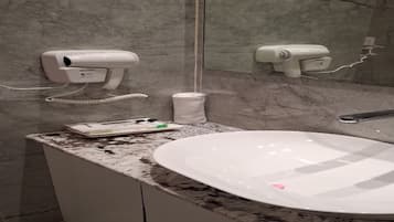 Shower, towels, soap, shampoo