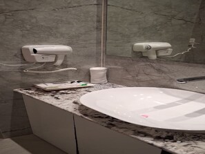 Shower, towels, soap, shampoo - Zambala By Red Knott (Gangtok)