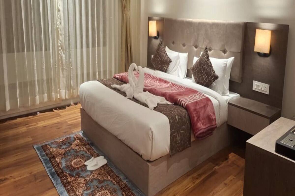 Deluxe Double or Twin Room, Balcony, City View | Desk, laptop workspace, free WiFi