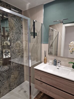 Shower, hair dryer, bidet, towels - HOME K&Y ELITE 1 (Roma)