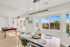 Dining - Yosemite/Bass Lake Villa+HotTub EVcharger (Oakhurst)
