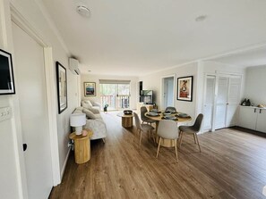 TV - Rye Beach House (Rye)