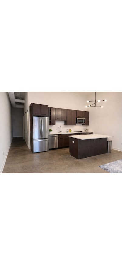 Modern Accomodations Walking Distance to the Cardinal Stadium