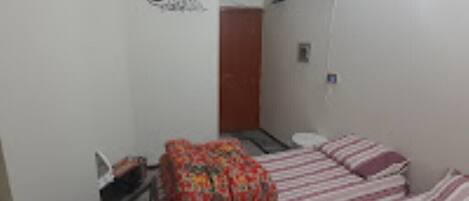 Habitación doble Deluxe | Insonorización, tabla de planchar con plancha y wifi gratis