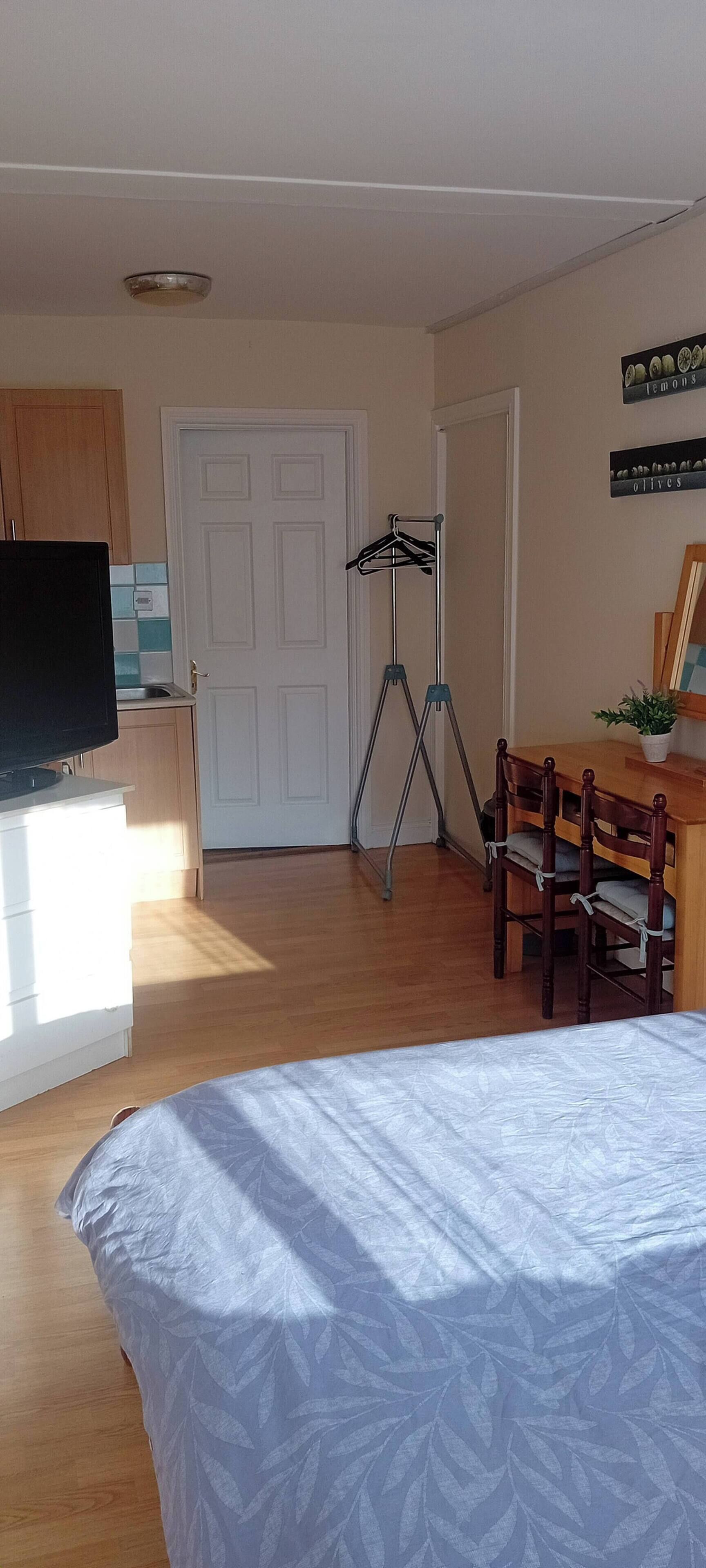 1 bedroom, iron/ironing board, Internet, bed sheets