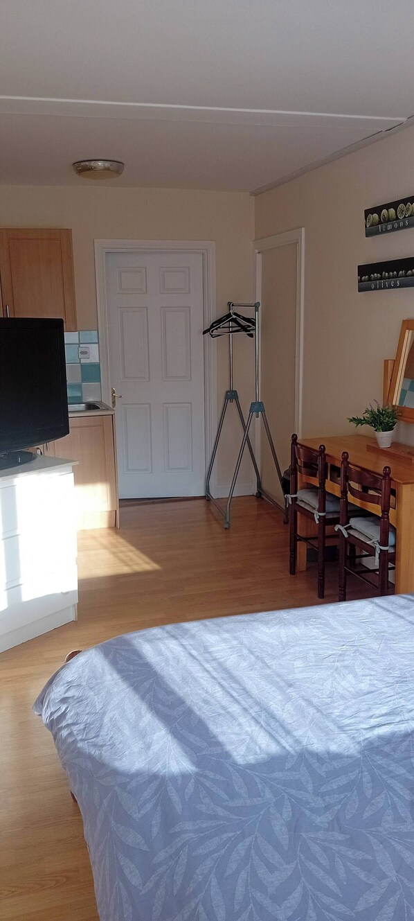 1 bedroom, iron/ironing board, Internet, bed sheets