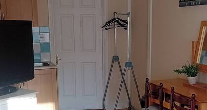 Schönes privates Studio mit Doppelbett in Tullamore Town