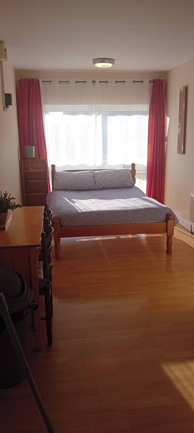 Lovely double bed private studio in tullamore town