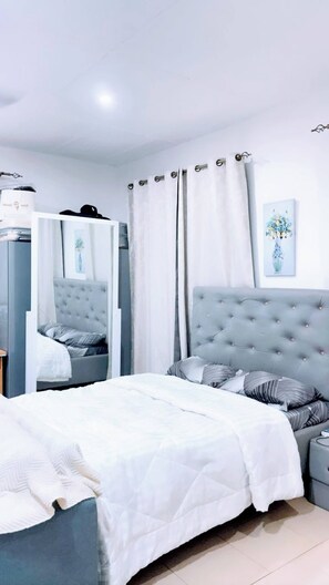 1 bedroom, iron/ironing board, Internet, bed sheets - Cozy Studio Apartment in Vibrant Spintex, Accra (Accra)