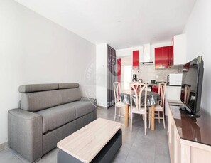 Living area - The Commodore Residence (Le Grau-Du-Roi)