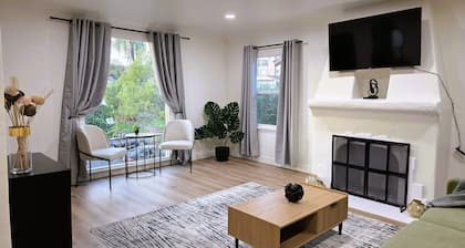 Renovated Three Bedroom Near Cedars Sinai and Beverly Hills With Parking